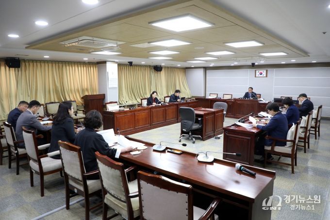 수원특례시의회 환경안전위원회, 생활폐기물 대행구역 및 계약방식 개선 연구용역 최종보고회 열어