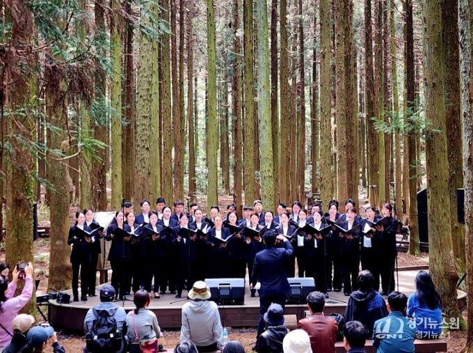 서귀포의 관광명소에서 듣는 서귀포만의 따스한 음악