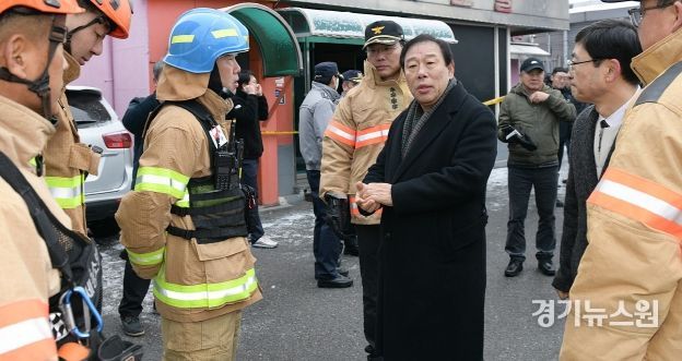 최민호 세종시장, 조치원읍 감전사고 현장 직접 챙겨