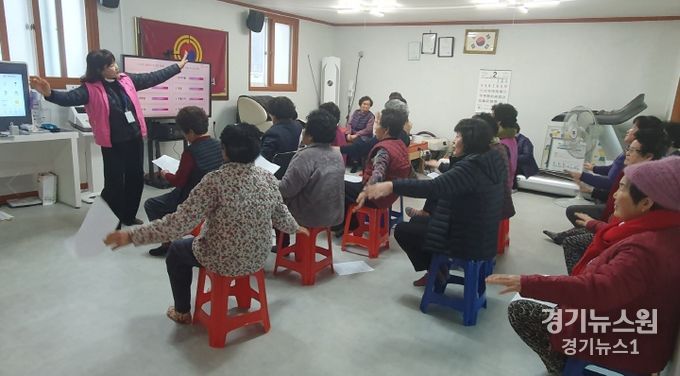 성주군 299개 경로당, 20명의 행복선생님, 경로당 활성화와 어르신 복지증진