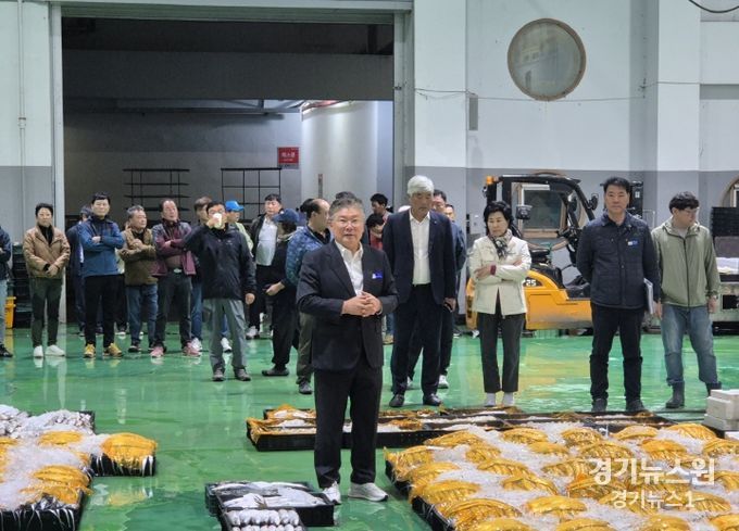 장세일 영광군수, 참조기 위판행사 참석 어업인과 소통