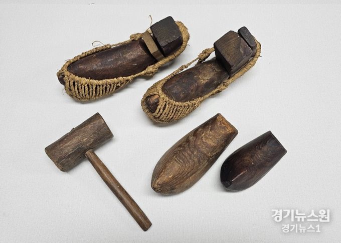 11월 '이달의 소장품-짚신'