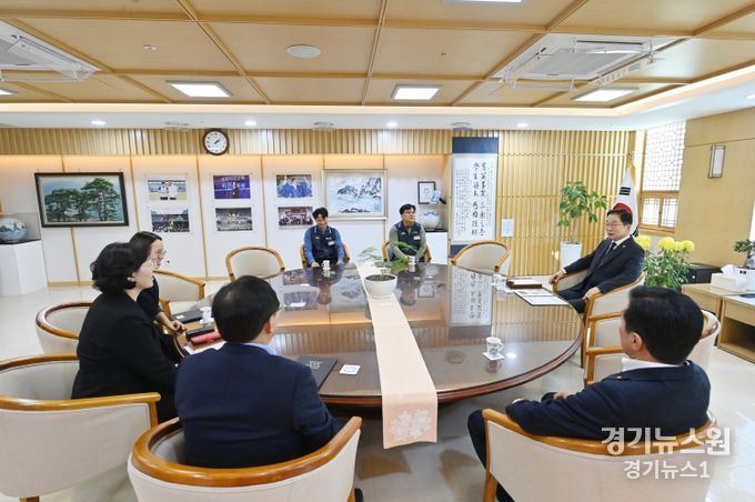 경북교육청, 공무원노동조합과 함께 사랑의 방한복 전달(인사말하고 있는 임종식 교육감)