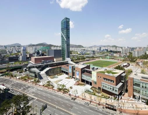 용인특례시가 하수시설 운영에 필요한 전력 사용 계약 변경으로 예산을 절감했다. 사진은 용인특례시 수지레스피아 전경