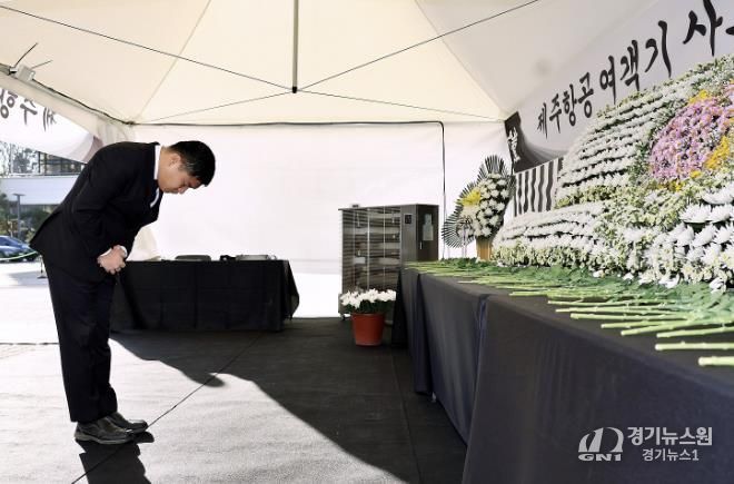 의왕시의회 한채훈 의원, 항공참사 희생자 합동분향소 조문