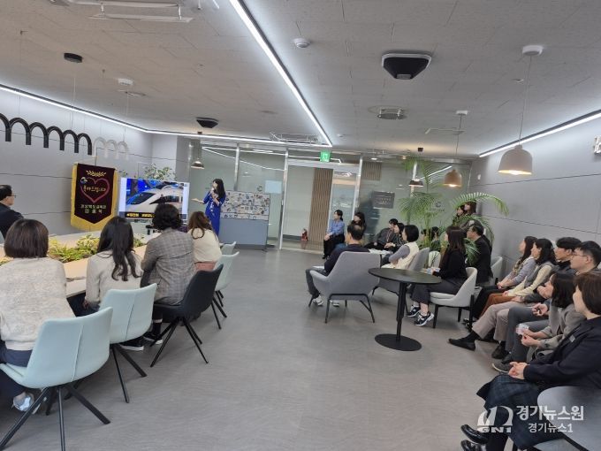 경북교육청, 점심시간 활용한‘수요수다’로 조직문화 혁신 선도(자발적으로 학습하는 조직문화 조성, 월 3회 지식 공유?확산 시간 가져)(3월 5일 수요수다 첫 행사 모습)