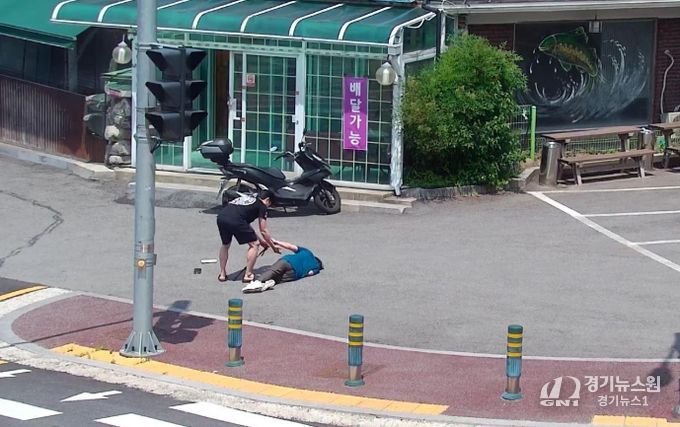 땡볕 속 쓰러진 어르신 구한 이천 시민의 빛나는 선행