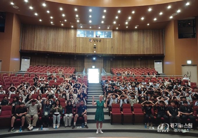 2025 동학년 책 나눔 잔치의 날 작가와의 만남 실시(중등)