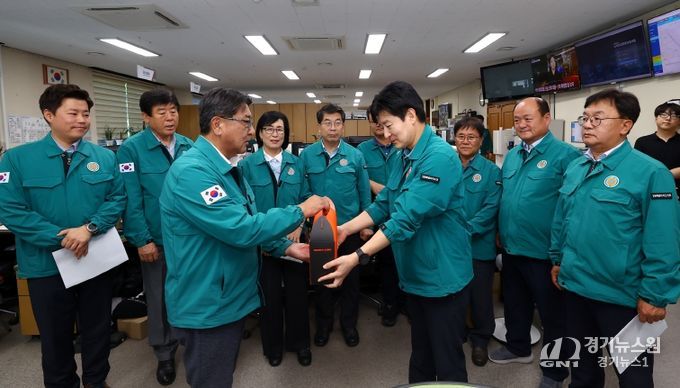 강원특별자치도의회 안전건설위원회, 강릉 가뭄 재난사태에 따른 재난안전실 직원 격려