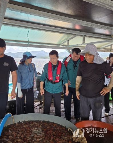 백수명 도의원, 산소부족 물덩어리 피해 가리비 양식어가 위로