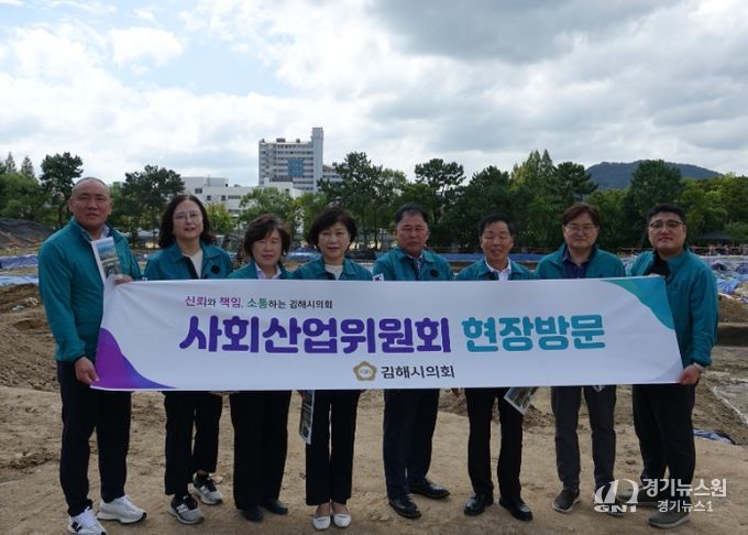 김해시의회 사회산업위원회, 구지봉 보호구역 2차 발굴조사 현장, 김해 와인동굴 현장방문 실시