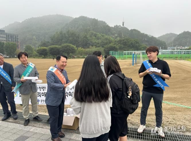 청렴한 마음으로 함께하는 등굣길 단양교육지원청, 매포중학교 앞 청렴캠페인 전개