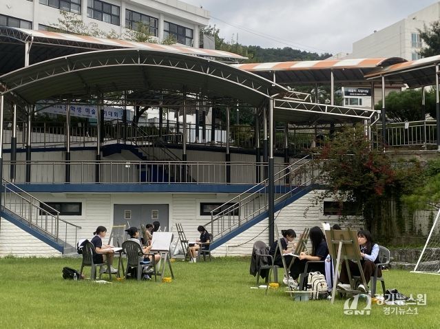 청소년들의 상상력과 감성을 작품으로 담다!