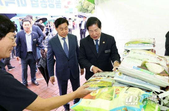 고흥군, 서울 중계근린공원 고흥 직거래장터 개장… 후원물품 전달로 온기 더해