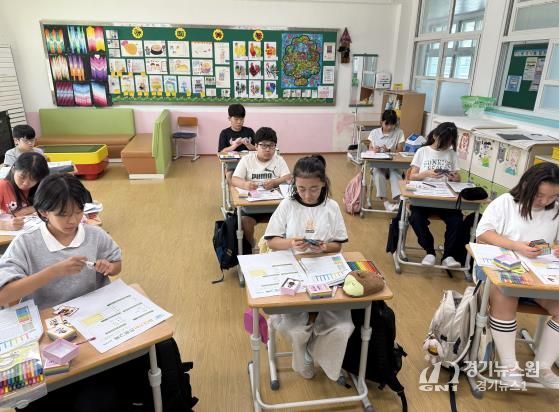 전라남도교육청 진로진학상담센터가 23일 구례 문척초등학교 학생을 대상으로 ‘2025. 하반기 초‧중 찾아가는 진로교육’을 실시하고 있다.