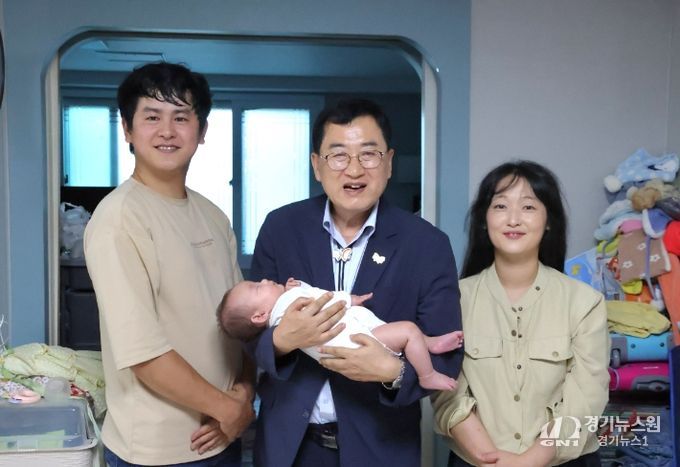 주낙영 경주시장, 충효동 여섯째 출산 가정 방문