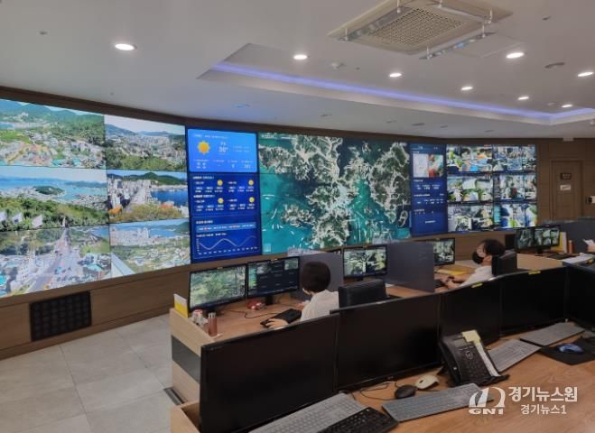 안전하고 따뜻한 추석, 통영시가 함께합니다 1(통합관제센터).