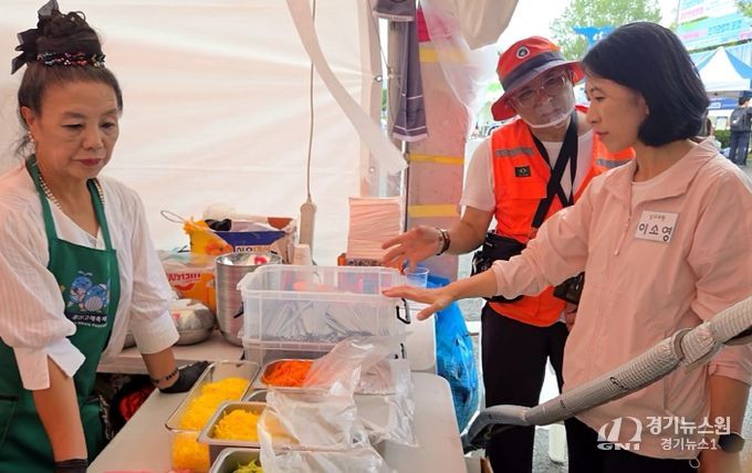 이소영 남구의원, 울산고래축제 다회용기 사용 현장 점검