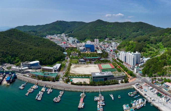 : 경상국립대학교(GNU) 해양과학대학과 한국해양수산개발원(KMI)은 9월 29일 오후 3시 해양과학대학 해양수산미래교육원에서 ‘GNU-KMI 블루오션커넥트센터’ 개소식을 개최한다.