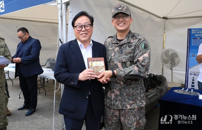최상기 인제군수, 국제과학화전투경연대회 지원 공로 감사패 수상