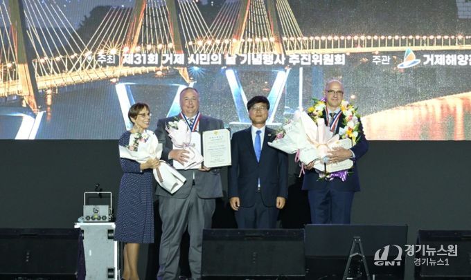고현항 매립지 첫 개최‘성황’
