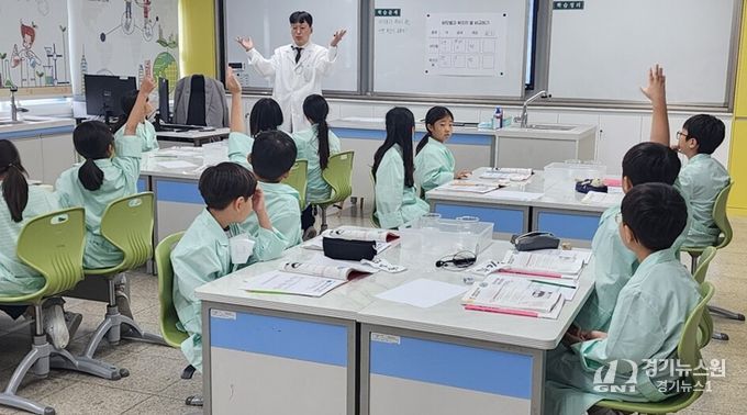 전남교과교육연구회 2025학년도 제3차 수업나눔 연수회가 진행되고 있다.