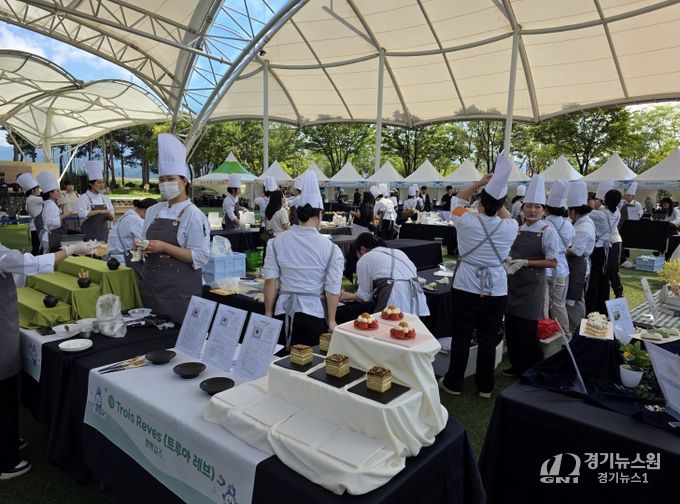 전남교육감배 제3회 학생 요리&제과제빵 경연대회가 펼쳐지고 있다.