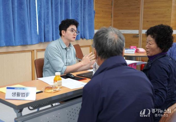 울진군은 지난 9월 24일 울진군청 대회의실에서 국민권익위원회와 함께‘달리는 국민신문고’를 운영했다