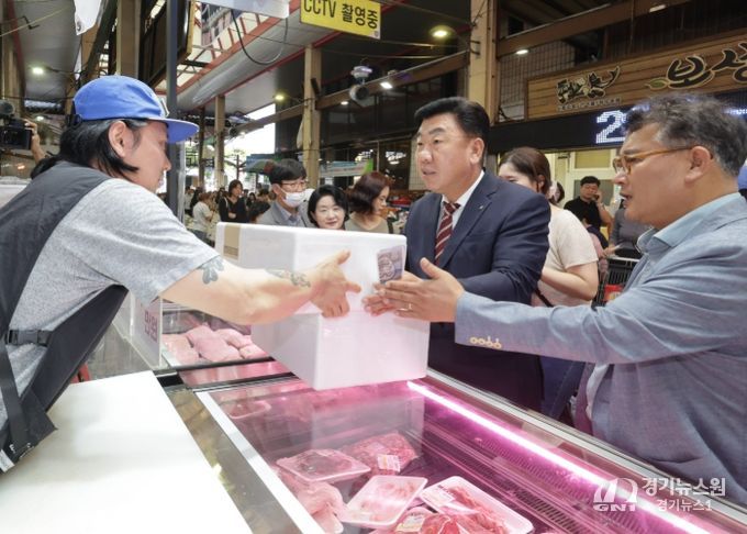 이범석 청주시장, 추석 앞두고 ‘전통시장 장보기’ 솔선 참여