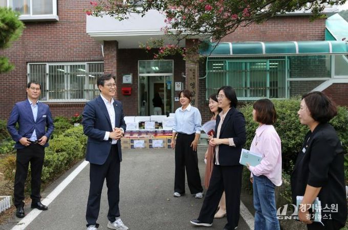 영암군, 추석 맞아 생활시설 14개소 찾아 위문