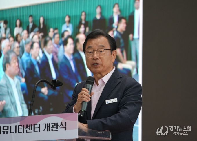 1일 감일복합커뮤니티센터 개관식에서 이현재 하남시장이 인사말씀을 전하고 있다.
