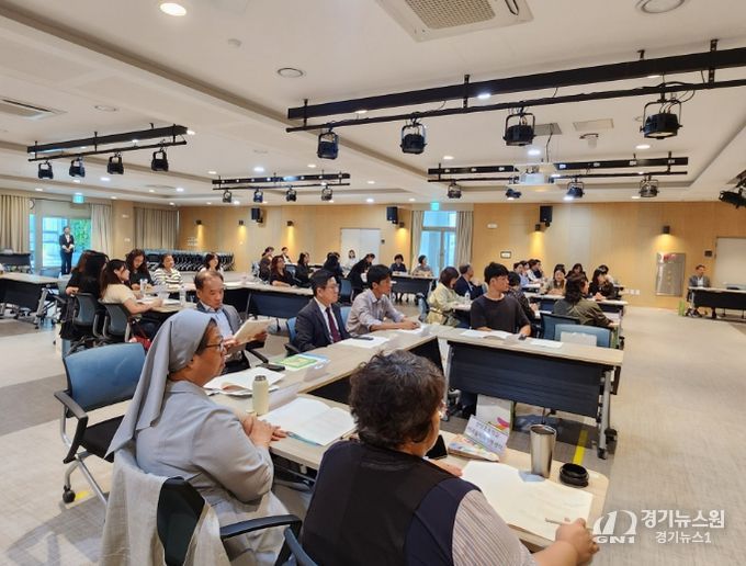 마을밀착형 지역특화공모사업 굿센스 교사와 종사자 교육