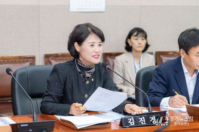김진경 의원(신사, 논현1동)이 대표