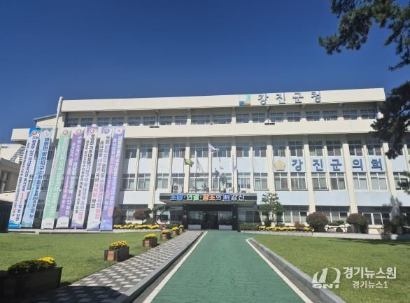 신규사업 선정을 알리는 강진군청 현수막