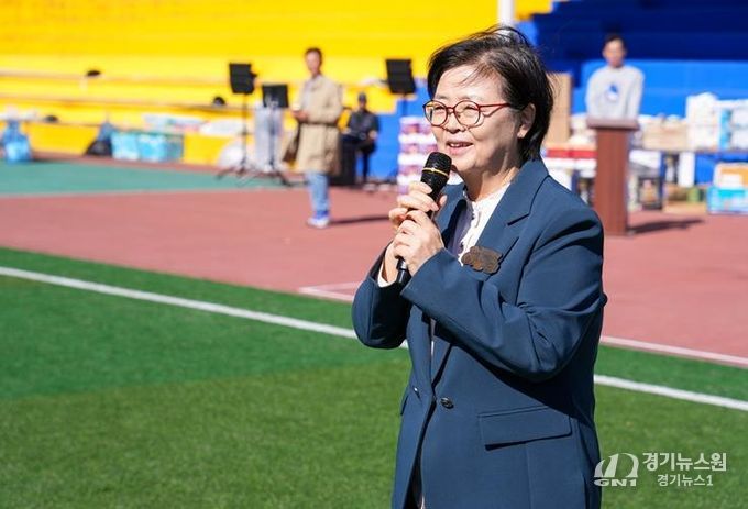 10월 15일 열린 환경공무관 ‘한마음 체육대회’에서 이순희 강북구청장이 인사말씀을 하고 있다.
