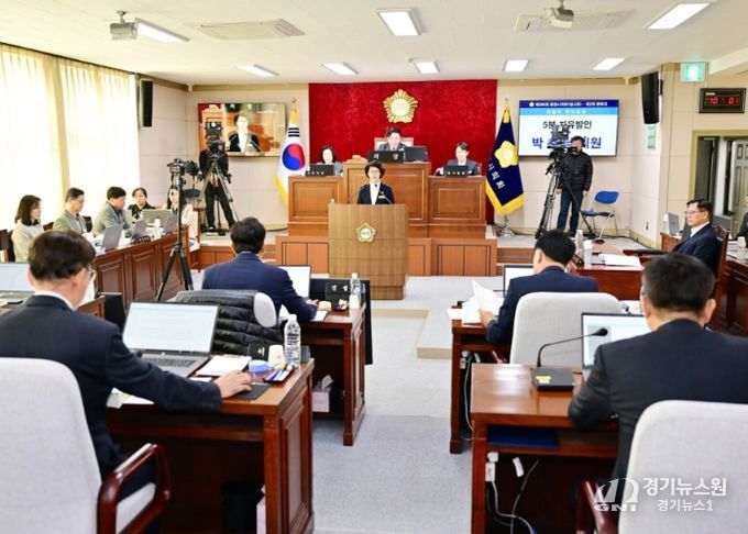 문경시의회 시정에 관한 보고 시작