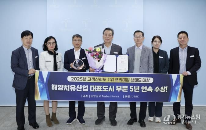 가세로 군수 및 공직자들.