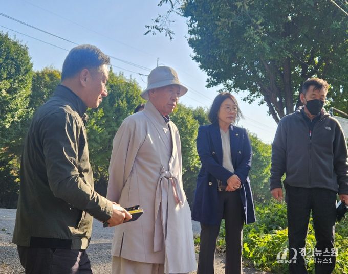 가좌동 빌라 위협하는 대형 나무 현장 점검