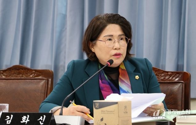 전라남도의회 김화신 의원(더불어민주당, 비례)이 자치경찰위원회 행정사무감사에서 질의하고 있다.