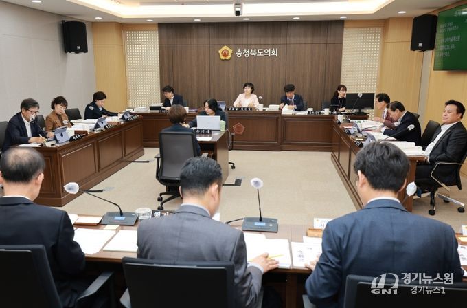 충북도의회 산업경제위원회는 6일 제430회 정례회에서 과학인재국, 충북과학기술혁신원, 충북테크노파크에 대한 2025년도 행정사무감사를 실시했다.