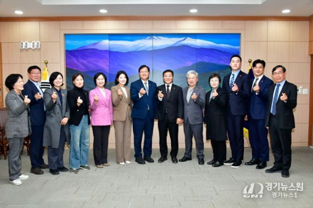 4.3특위, 광주광역시의회 간담회 후 기념사진