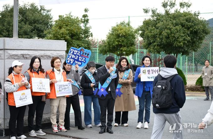 변광용 거제시장, 수능 시험장 찾아 수험생 응원