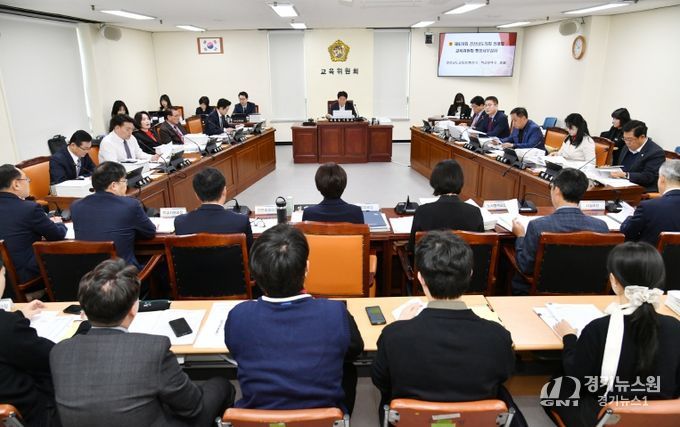 경남도의회 교육위원회, 학교정책국·행정국 행정사무감사 실시