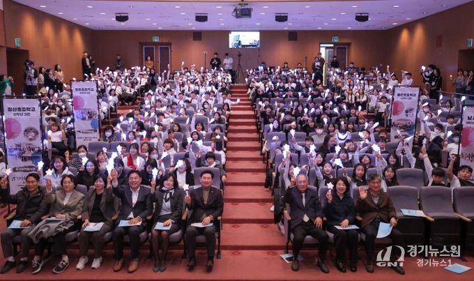 19일 용인특례시청 에이스홀에서 '노래로 기억하고 춤으로 표현하는 광복 80주년'을 주제로 청소년 창작동요·무용 발표회'가 열렸다..