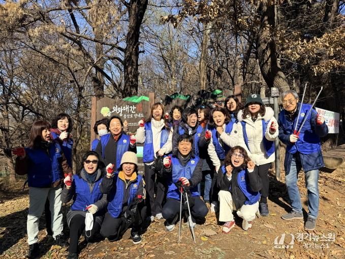 의왕시 부곡동 바르게살기위원회, '덕성봉 청결운동' 실시