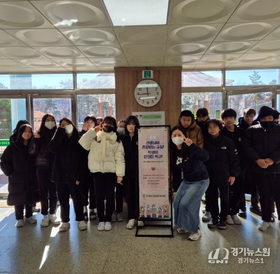 안산교육지원청, ‘2025 교육활동 보호 홍보 문구 응모전’ 개최, 우수 문구로 제작한 배너 관내 115교에 배포