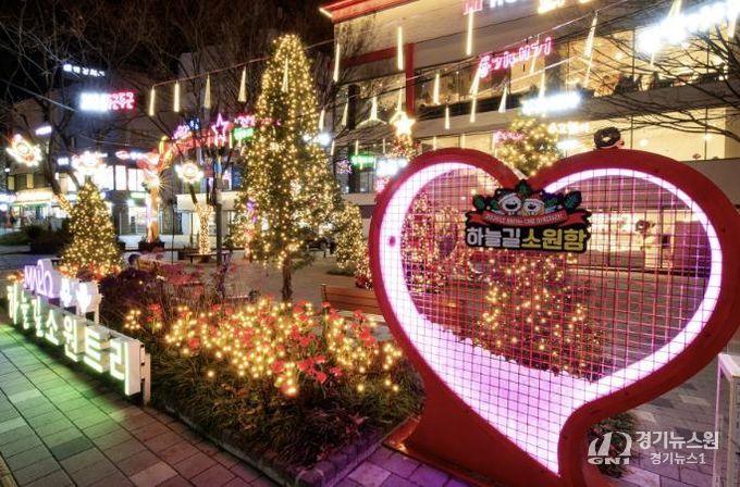 하늘길 소원광장에 설치된 소원트리들