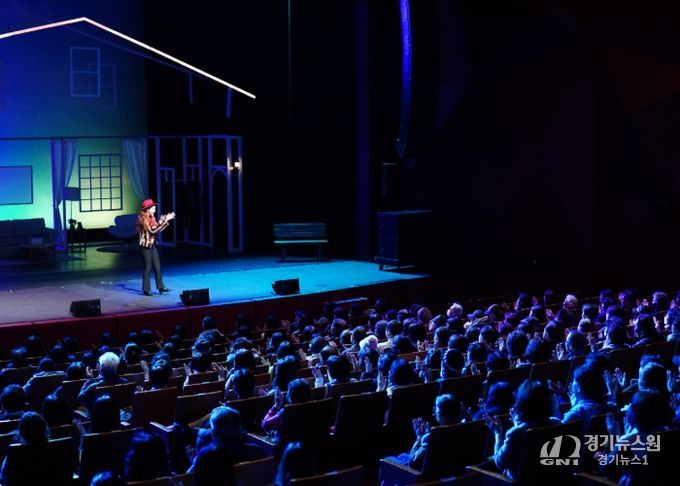 구리문화재단, 연극 <분홍립스틱> 공연 성료