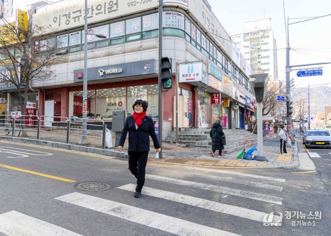 강북구의회 유인애 의원, 수유2동 주민센터 옆 ‘보행자 신호등 설치’ 이끌어내