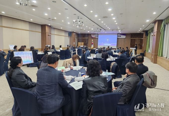 경북교육청, ‘2026 K-EDU’ 실현을 위한 교육 리더 그룹 정책 토론회 개최(AI웍스 기반 정책 토론 도입으로 세계교육 표준에 한 걸음 더)